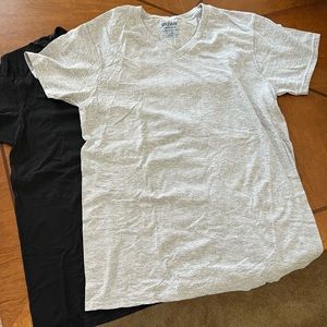 Gildan V-Neck T-Shirts Black and Gray Men’s Size Medium (38-40) Never Wo…